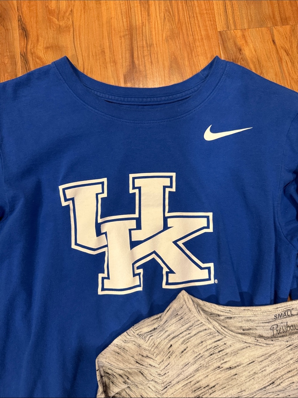 Kentucky Wildcats Ladies set of 4 tops size Small. - Picture 4 of 5
